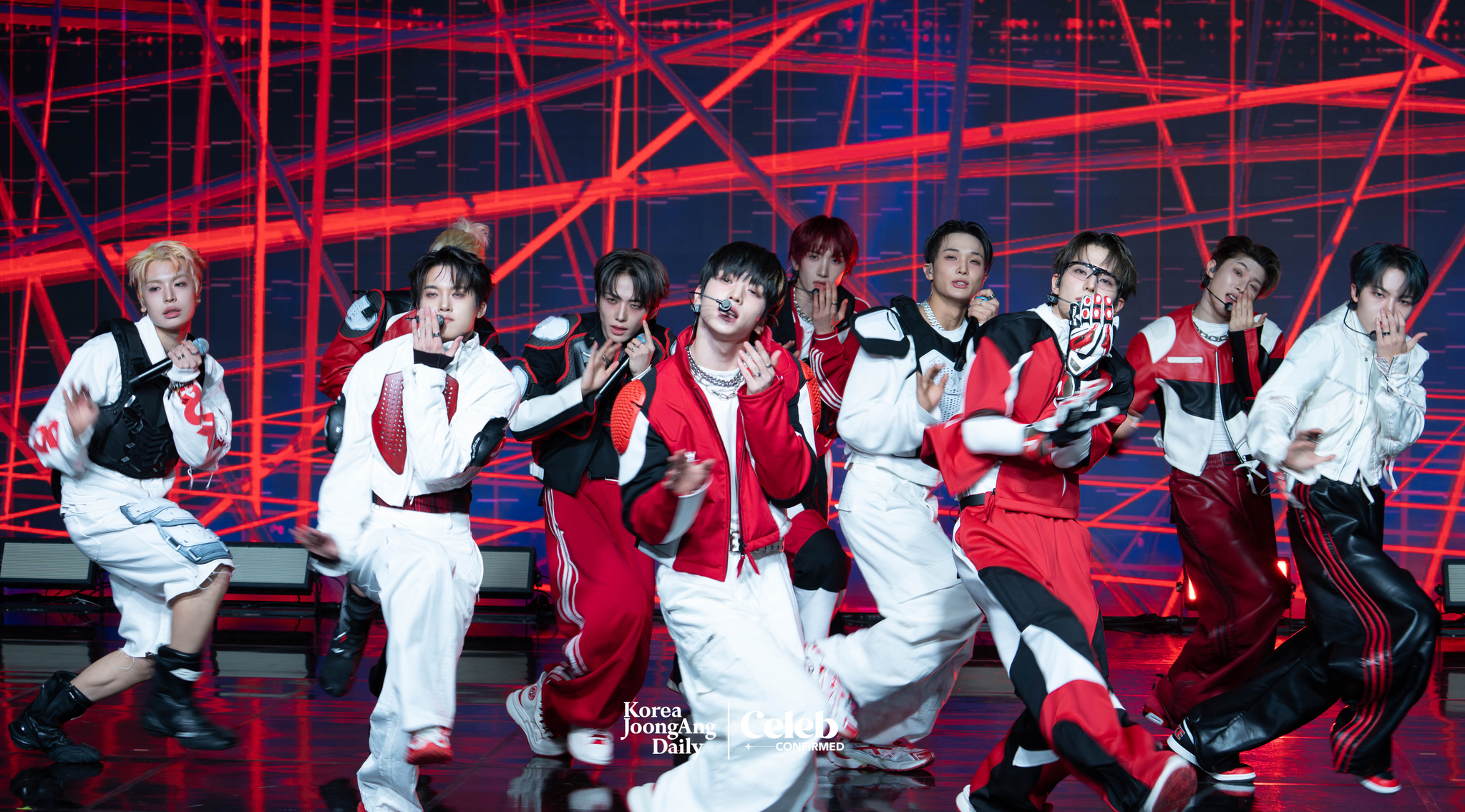 Boy band xikers performs lead track “Breathe” during a showcase held on April 3 at the Ilchi Art Hall in Gangnam District, southern Seoul for the release of the fifth EP, ″House of Tricky: Spur.” [DANIELA GONZALEZ PEREZ]