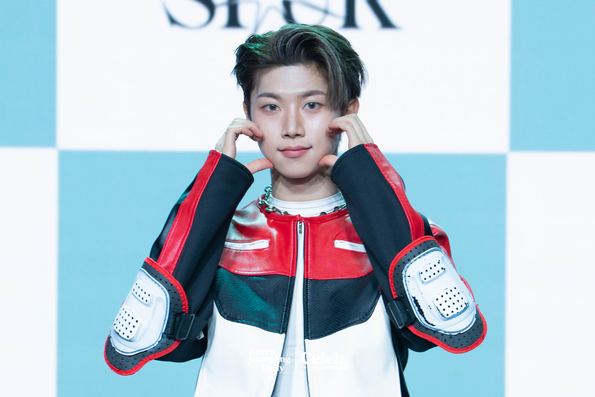 Xikers’ Hyunwoo poses for photos during a showcase held on April 3 at the Ilchi Art Hall in Gangnam District, southern Seoul for the release of the fifth EP, ″House of Tricky: Spur.” [DANIELA GONZALEZ PEREZ]