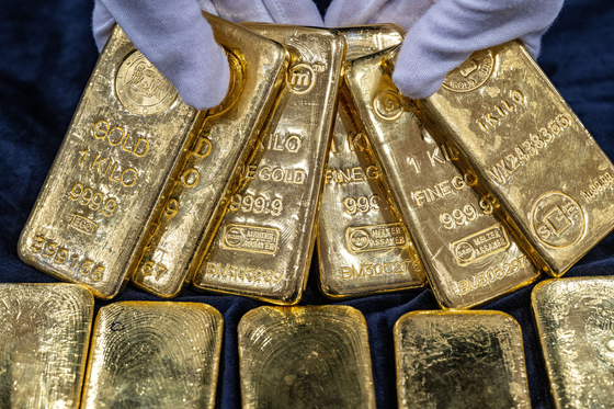 Gold bars at Incheon International Airport Customs Office in Incheon on March 5. [JOONGANG ILBO] 