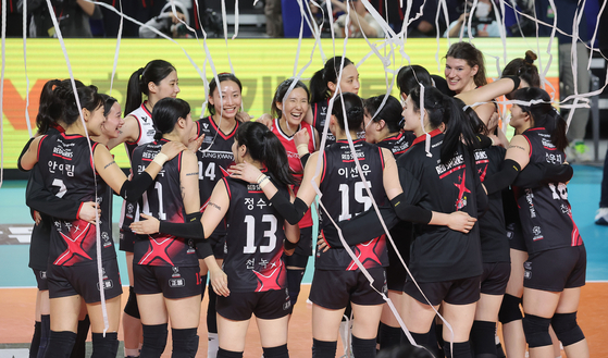 The Daejeon Jung Kwan Jang Red Sparks celebrate after a 3-2 win over the Heungkuk Life Insurance Pink Spiders in their fourth game of the 2024-25 V League Championship at Chungmu Gymnasium in Daejeon on April 6. [YONHAP]