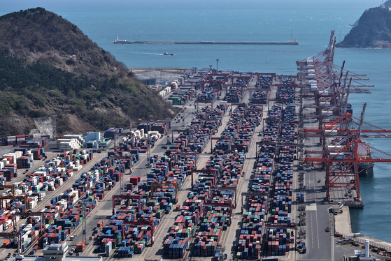 Shipping containers are stacked at a port in the southeastern city of Busan on April 3. [YONHAP]  