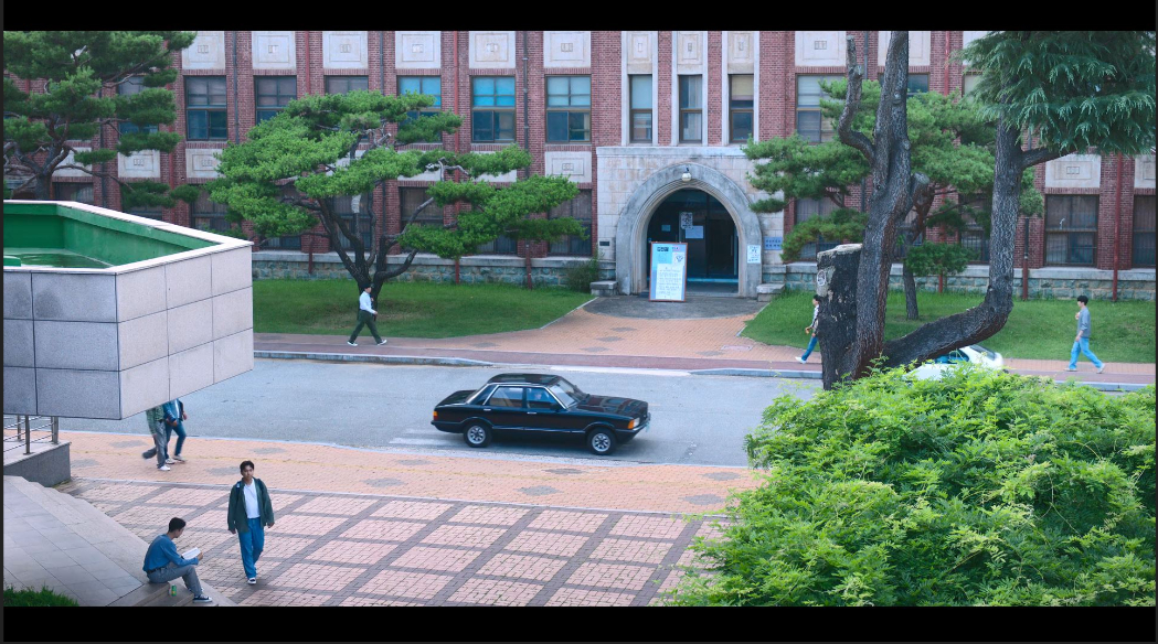 The scene where Geum-myeong is seen walking in the campus of Seoul National University in Netflix series ″When Life Gives You Tangerines″ was shot in the College of Humanities area of the Chonnam National University, Gwangju. [NETFLIX]