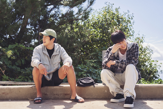 Scenes from Netflix's entertainment show ″Kian’s Bizarre B&B,″ featuring webtoonist Kian84, singer Jin of boy band BTS and actor Ji Ye-eun [NETFLIX]