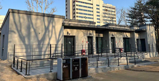 A newly built ″safe restroom″ inside the Changgyeong Palace grounds [CHANGGYEONG PALACE OFFICE]