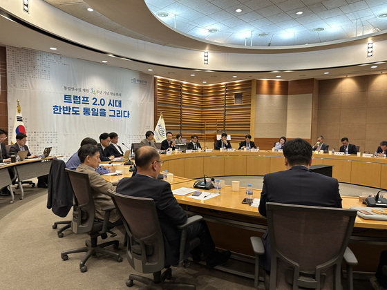 Foreign policy experts attend the Korea Institute for National Unification’s 34th anniversary academic conference under the theme “Envisioning Korean Unification in the Trump 2.0 Era,” held Tuesday in Seocho District in southern Seoul. [SEO JI-EUN]