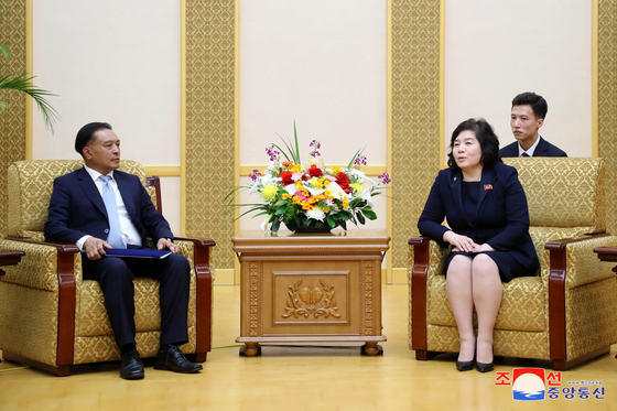North Korean Foreign Minister Choe Son-hui, right, holds talks with her Lao counterpart in Pyongyang on March 4, in this photo published by the Korean Central News Agency. [YONHAP]