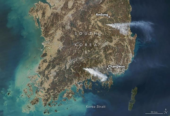 A satellite image of the wildfires in the Gyeongsang region, released by the U.S. National Aeronautics and Space Administration on March 22 [NATIONAL AERONAUTICS AND SPACE ADMINISTRATION]