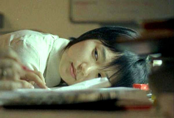 A till from“Feel Good Story” (2004) by Lee Kyung-mi, director of drama series “The School Nurse Files” (2020) and “The Truth Beneath” (2016) [ORANGE FILM]