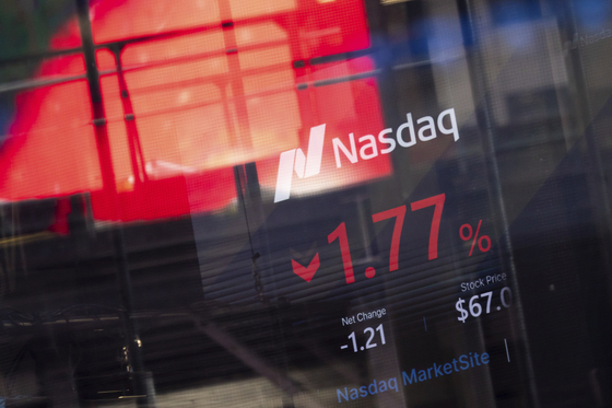 Market prices displayed at the Nasdaq MarketSite on April 7 in New York [AP/YONHAP]