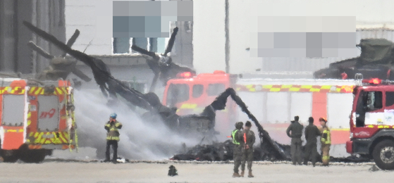 The remnants of an Heron reconnaissance unmanned aerial vehicle (UAV) drone that crashed at an Army airfield in Yangju, Gyeonggi, on March 17 are seen after the incident. [YONHAP]
