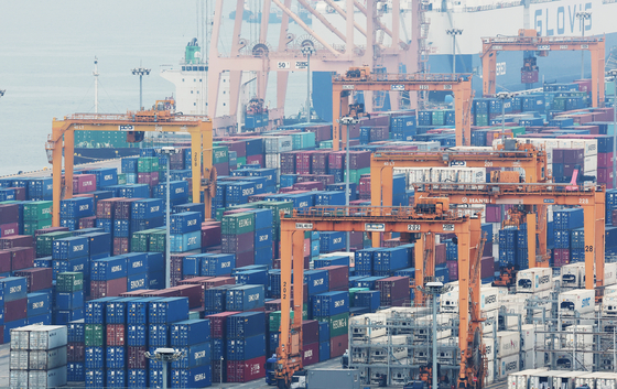 Containers are stacked at a port in Pyeongtaek, Gyeonggi, on April 9. [YONHAP] 