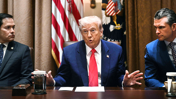 U.S. President Donald Trump, center, speaks during a cabinet meeting in the Cabinet Room of the White House in Washington on April 10. [AFP/YONHAP] 