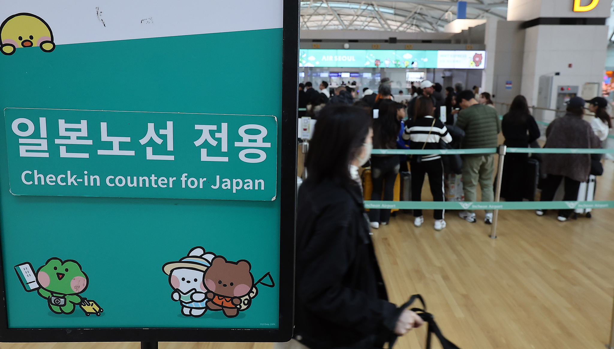 A sign for a check-in counter for Japan-bound tourists [NEWS1]