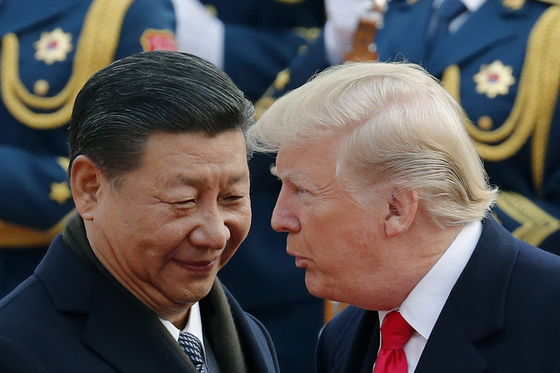 U.S. President Donald Trump, right, talks with China's President Xi Jinping during a welcome ceremony at the Great Hall of the People in Beijing on Nov. 9, 2017. [AP/YONHAP] 