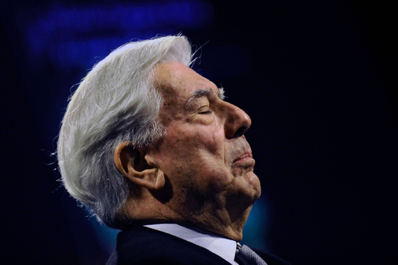 Peruvian novelist Mario Vargas Llosa, winner of the Nobel Prize in Literature, reacts during a news conference on his book ″ El sueno del Celta″ (The dream of the Celt) in Madrid on Nov. 3, 2010. [AFP/YONAHP]