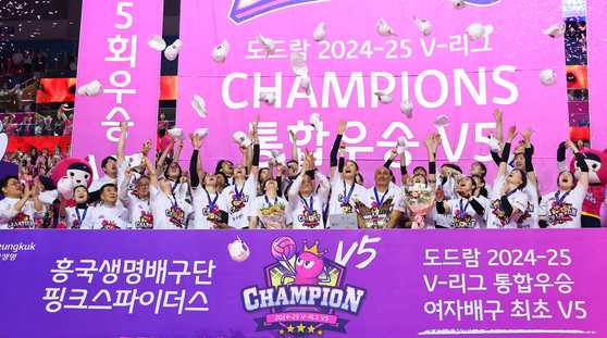 The Heungkuk Life Insurance Pink Spiders celebrate winning the 2024-25 V League Championship at Incheon Samsan World Gymnasium in Incheon on April 8. [YONHAP] 
