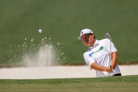 Im Sung-jae hits a shot during the Masters Tournament at Augusta National Golf Club in Georgia on April 13. [AFP/YONHAP] 