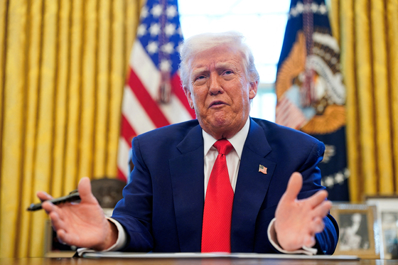 U.S. President Donald Trump speaks in the Oval Office at the White House in Washington on April 9. [REUTERS/YONHAP]