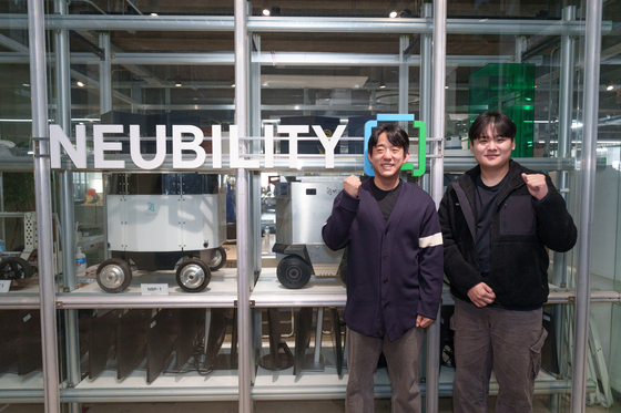 Neubility Vice President Kang Kee-hyuk, left, and Neubility CEO Lee Sang-min at the Neubility office in Seongdong District, eastern Seoul [CHO YONG-JUN]