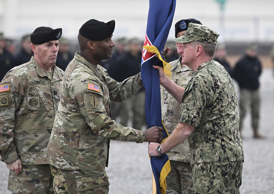 Incoming commander Gen. Xavier Brunson, center left, receives the United States Forces Korea flag from U.S. Navy Adm. Samuel John Paparo, commander of the United States Indo-Pacific Command, during a change-of-command ceremony for the United Nations Command, Combined Forces Command, and the United States Forces Korea at Camp Humphreys in Pyeongtaek on Dec. 20, 2024. [AP/YONHAP]