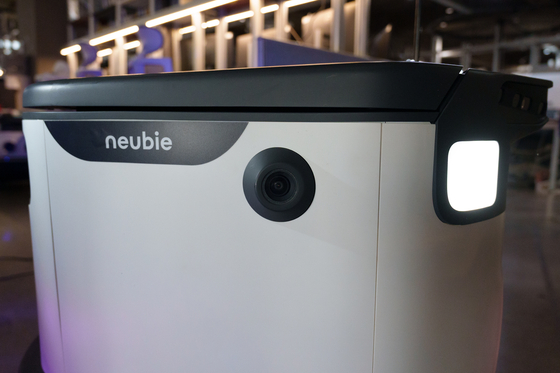Neubility's delivery robot Neubie with its side-facing camera [CHO YONG-JUN