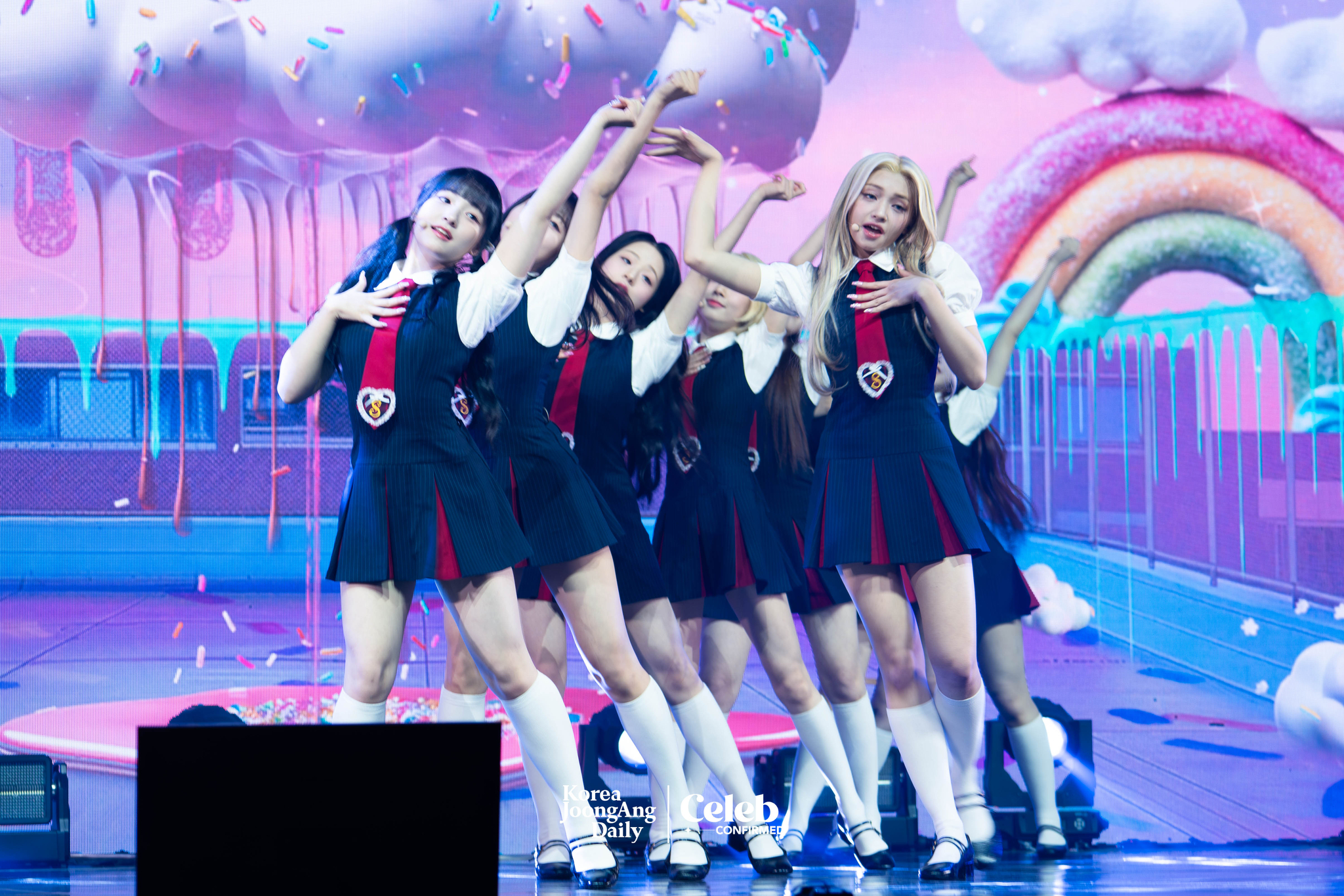 Girl group UNIS performs lead track “SWICY” during a showcase on April 15 at Yes24 Live Hall in eastern Seoul for the release of its second EP, ″Swicy.” [DANIELA GONZALEZ PEREZ]