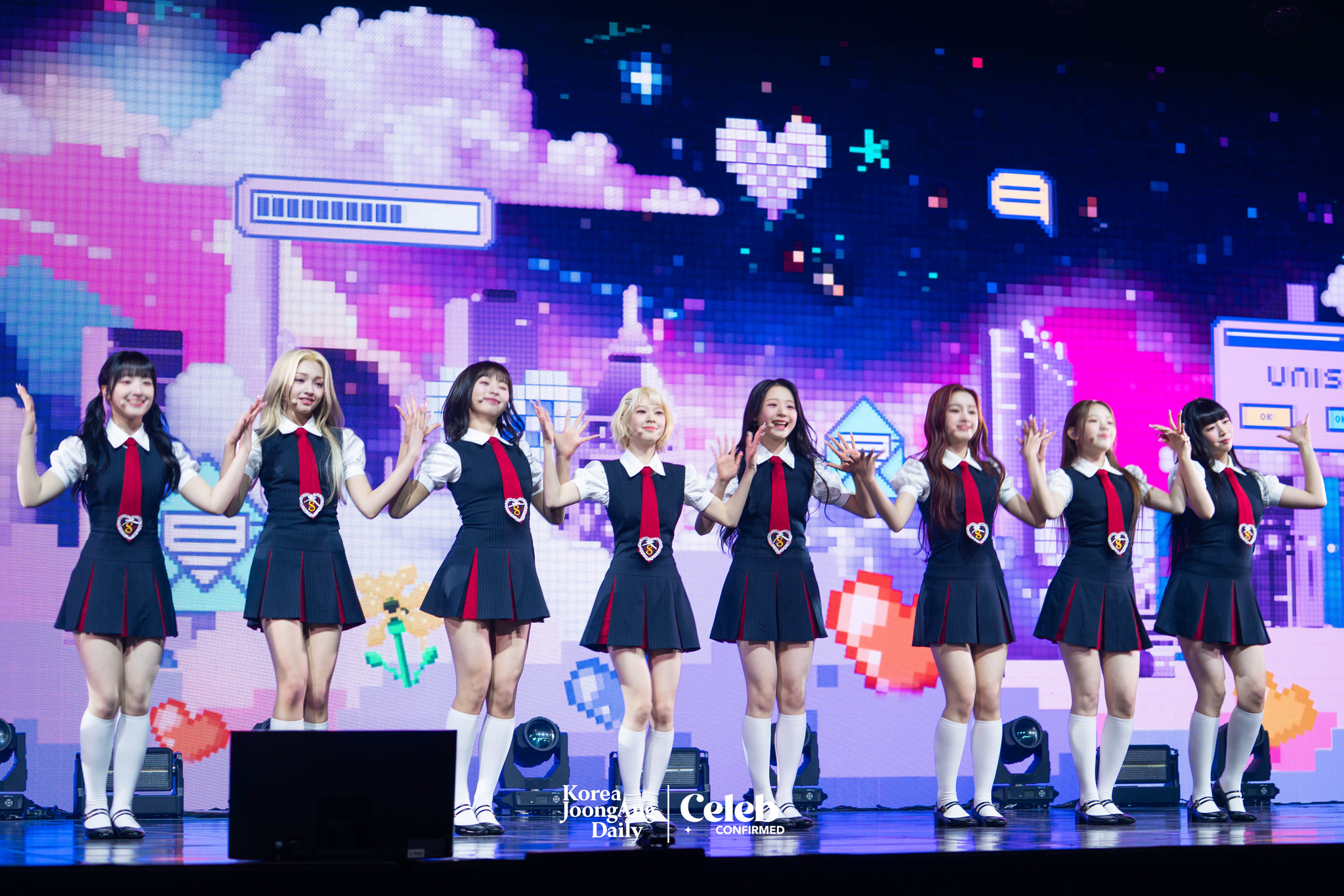 Girl group UNIS performs B-side track “DDANG” during a showcase on April 15 at Yes24 Live Hall in eastern Seoul for the release of its second EP, “Swicy.” [DANIELA GONZALEZ PEREZ]