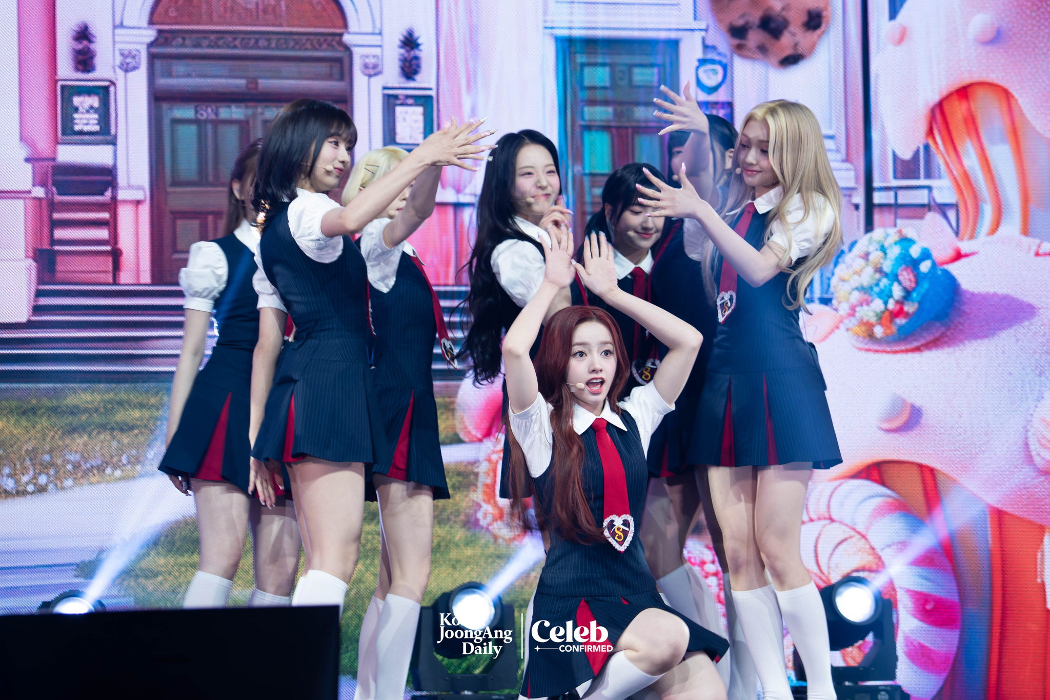 Girl group UNIS performs lead track “SWICY” during a showcase on April 15 at Yes24 Live Hall in eastern Seoul for the release of its second EP, ″Swicy.” [DANIELA GONZALEZ PEREZ]