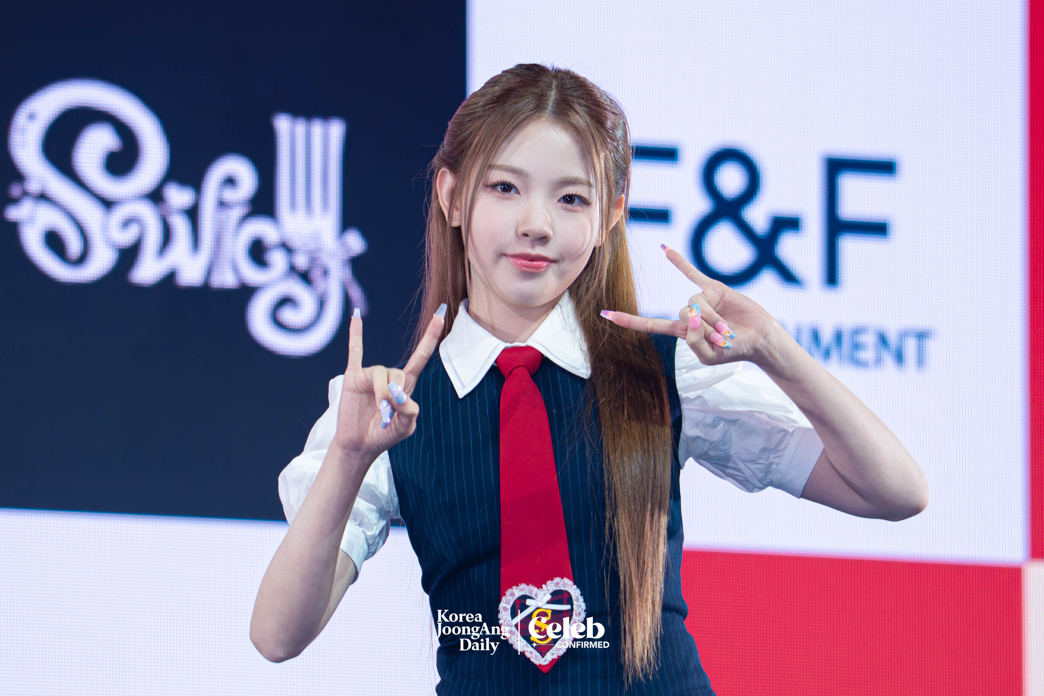 UNIS's Oh Yoon-a poses for photos during a showcase on April 15 at Yes24 Live Hall in eastern Seoul for the release of its second EP, ″Swicy.” [DANIELA GONZALEZ PEREZ]
