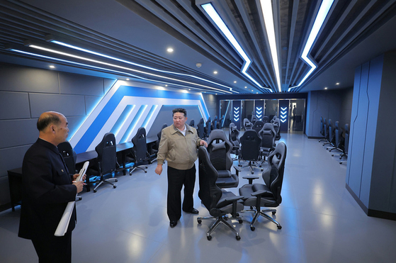 North Korean leader Kim Jong-un looks around a “computer game room” facility similar to South Korean PC-bangs on April 3. [NEWS1]