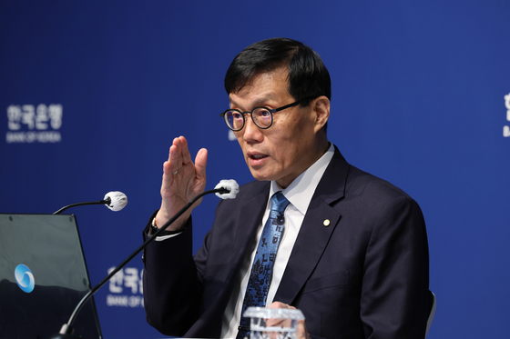 Bank of Korea Gov. Rhee Chang-yong speaks during a meeting on the direction of monetary policy at the Bank of Korea's headquarters in central Seoul on April 17. [YONHAP]