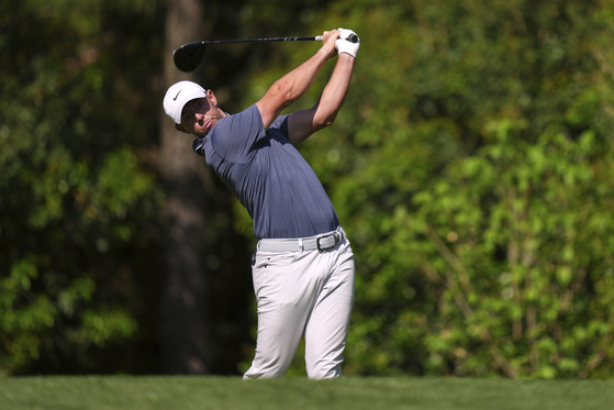 Rory McIlroy watches his tee shot on the 11th hole during the final round at the Masters Tournament on April 13, in Augusta, Georgia. [AP/YONHAP]