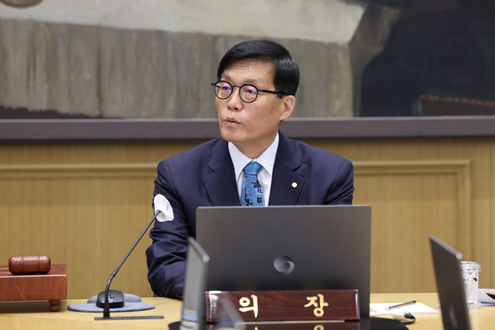 Bank of Korea (BOK) Gov. Rhee Chang-yong speaks at a Monetary Policy Committee meeting at the central bank in Jung District, central Seoul, on April 17. [JOINT PRESS CORPS] 