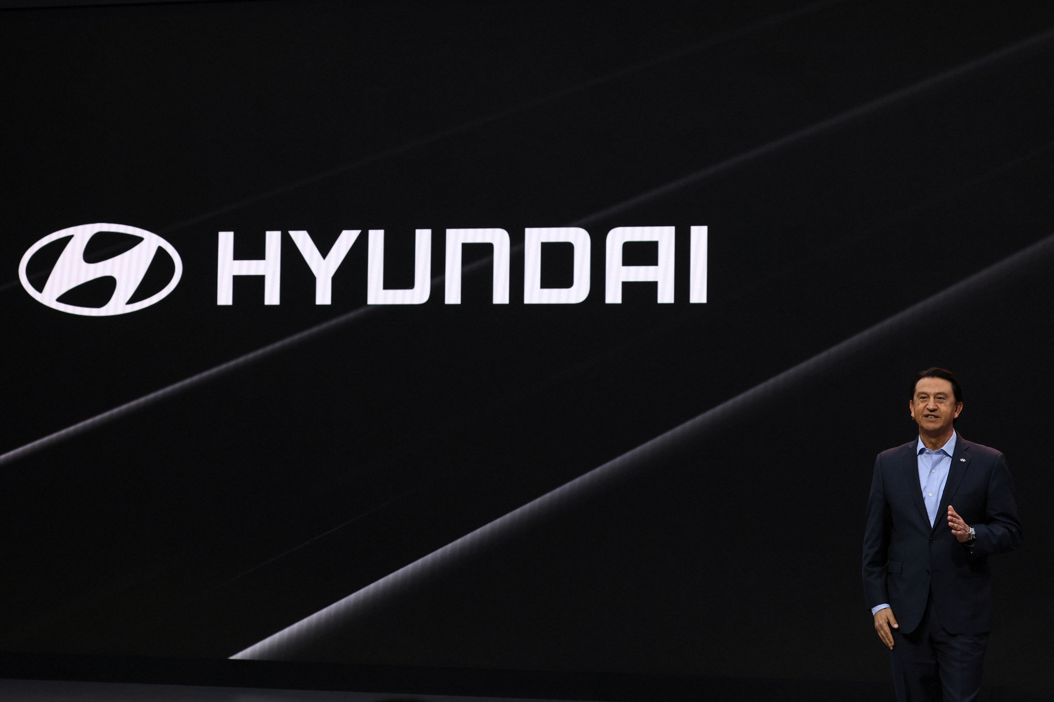 Jose Munoz, president and CEO of Hyundai Motor Company, speaks during the New York International Auto Show Press Preview in New York on April 16. [REUTERS/YONHAP]