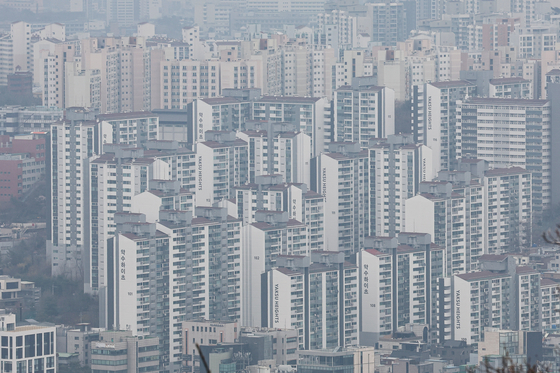 An apartment complex in Seoul is seen on March 27. [YONHAP] 