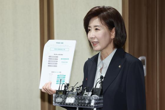 PPP Rep. Na Kyung-won speaks to reporters after meeting Seoul Mayor Oh Se-hoon at the City Hall in central Seoul on May 16. [JUN MIN-KYU] 