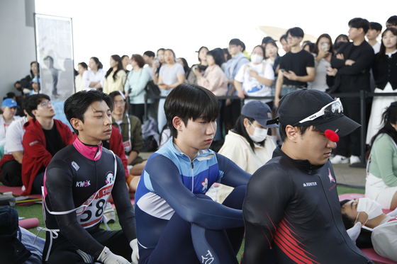 Participants of last year's space-out competition attempt to do absolutely nothing in Seoul in 2024. [SEOUL METROPOLITAN GOVERNMENT]