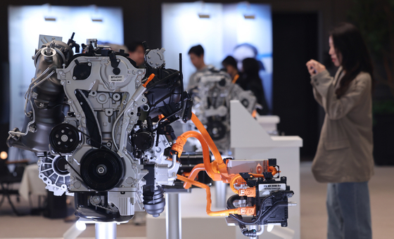 Hyundai Motor Group's latest hybrid system revealed on April 9 in central Seoul [NEWS1]
