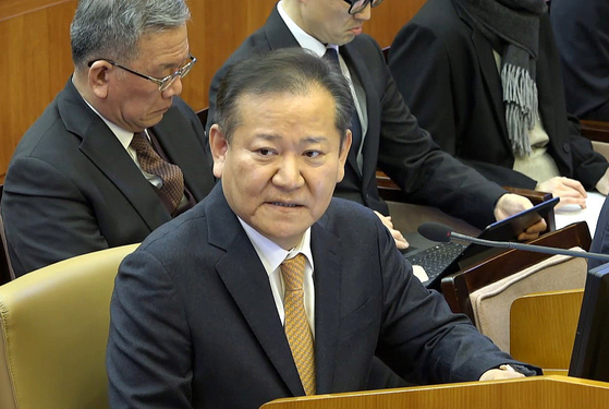 Former Minister of the Interior and Safety Lee Sang-min answers questions as a witness during the seventh hearing of the Constitutional Court’s impeachment trial of then-President Yoon Suk Yeol in Jongno District, central Seoul, on Feb. 11. [NEWS1]
