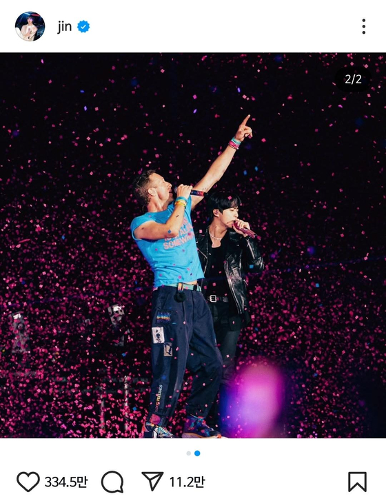 Jin of boy band BTS performs with Coldplay vocalist Chris Martin on April 19 at Coldplay's concert held in Goyang, Gyeonggi. [SCREEN CAPTURE]