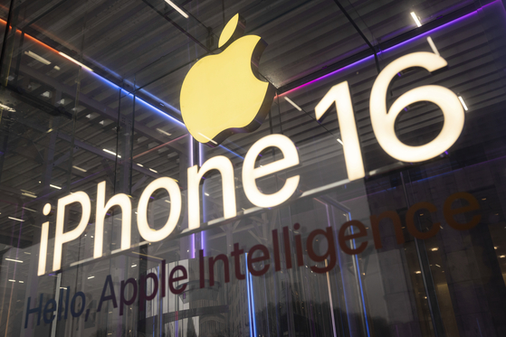 Apple signage is displayed at an Apple Store in New York on April 7. [AP/YONHAP]