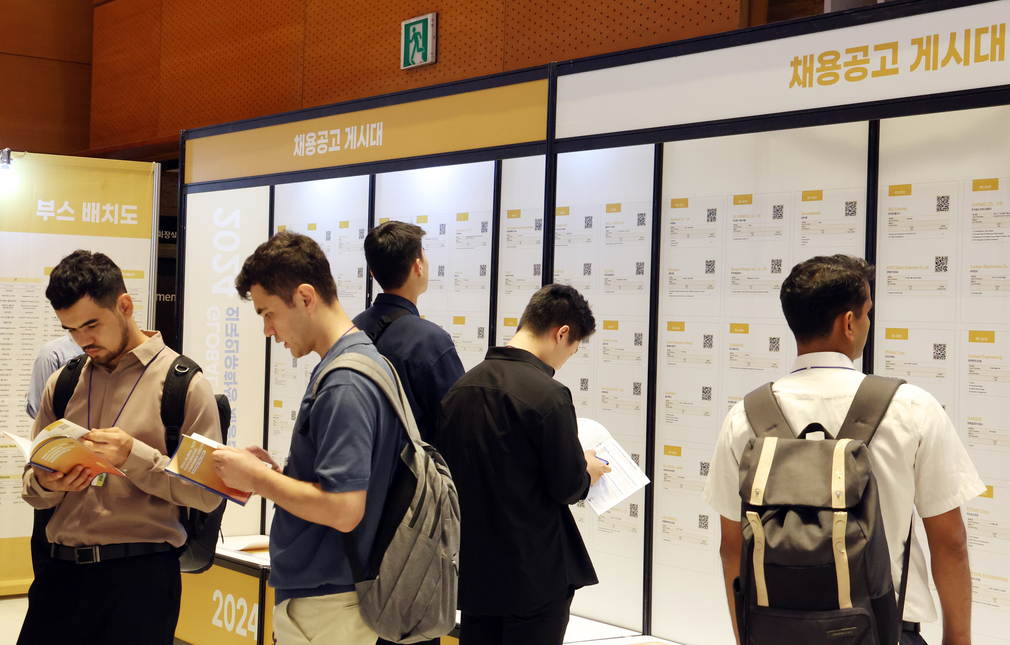 Job seekers look at the list of positions available for interviews during the Job Fair for International Students in August 27, 2024. [NEWS1] 