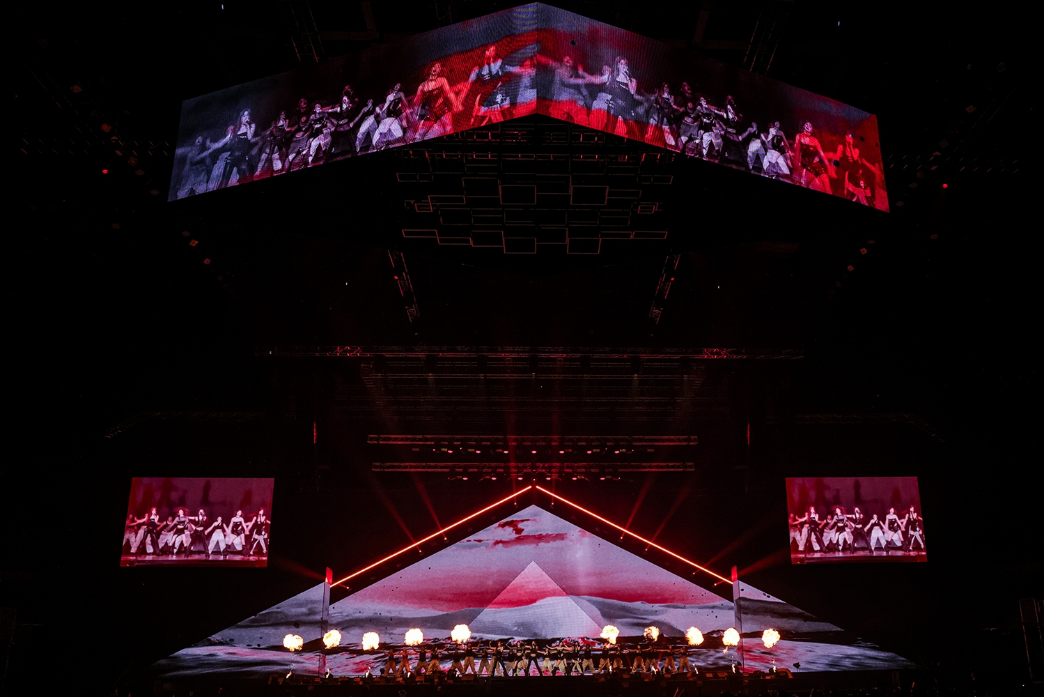 Le Sserafim performs during its first world tour ″Easy Crazy Hot″ at the Inspire Arena in Incheon on April 20. [SOURCE MUSIC]