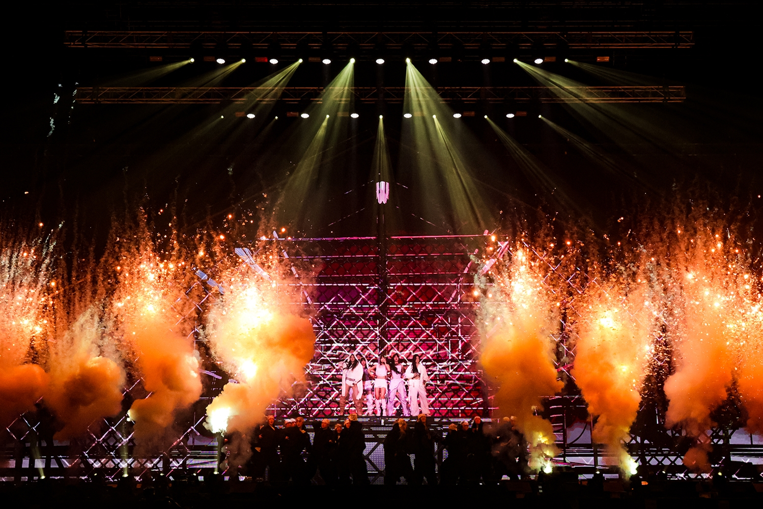 Le Sserafim performs during its first world tour ″Easy Crazy Hot″ at the Inspire Arena in Incheon on April 20. [SOURCE MUSIC]