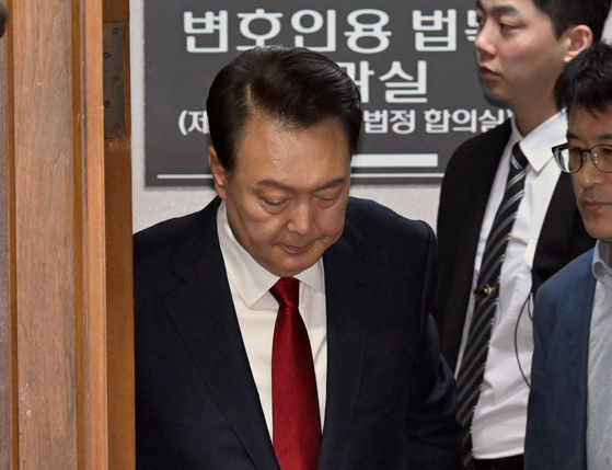 Former President Yoon Suk Yeol appears at the Seoul Central District Court in Seocho District, southern Seoul, on April 21 for the second hearing on charges of leading an insurrection. [JOINT PRESS CORPS]