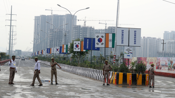 Samsung Electronics' smartphone manufacturing facility in Noida, India [PRESIDENTIAL PRESS CORPS] 