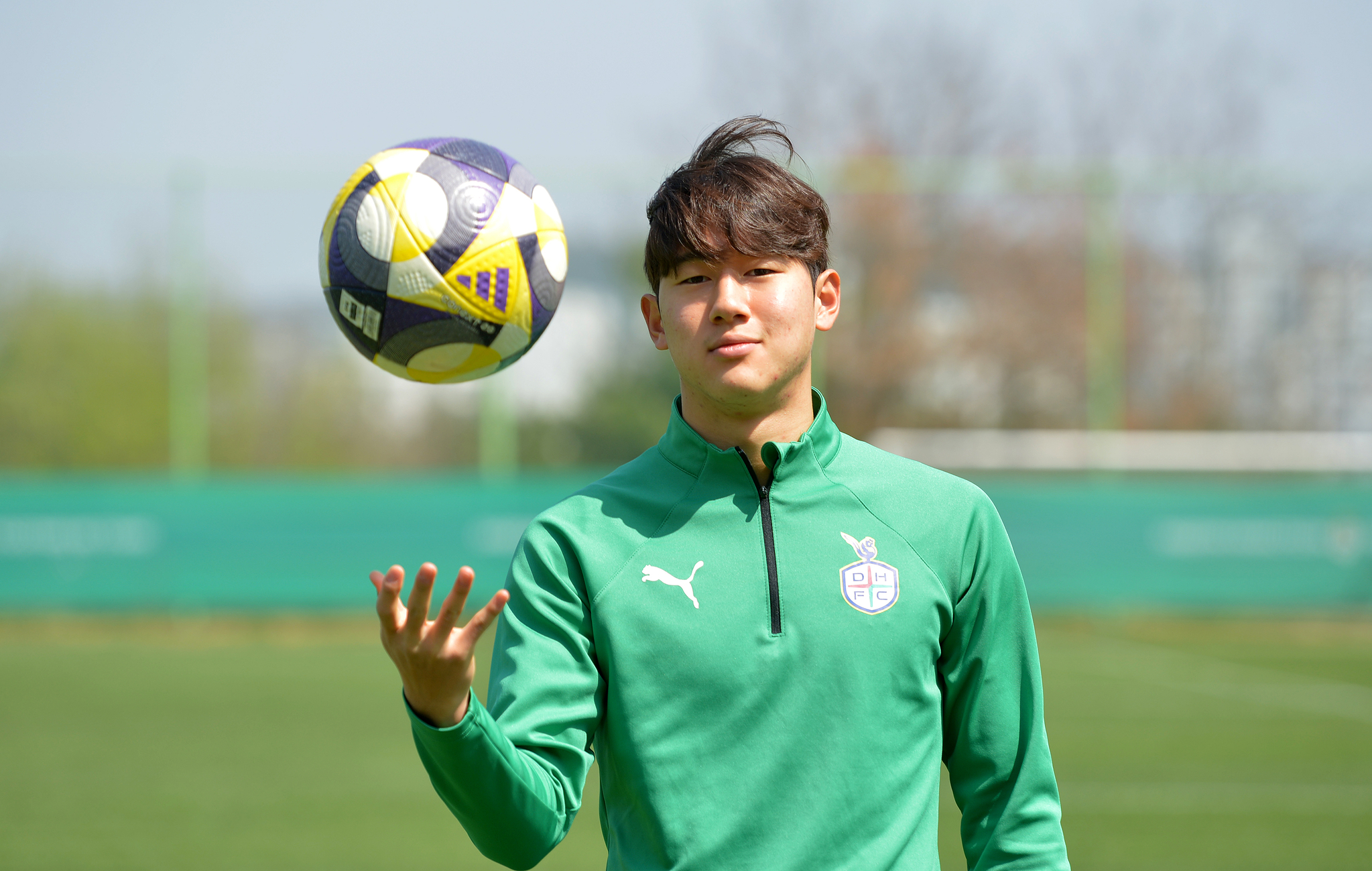 Yoon Do-young poses during an interview with the JoongAng Ilbo at Deokam Football Center in Daejeon on April 8. [JOONGANG ILBO]