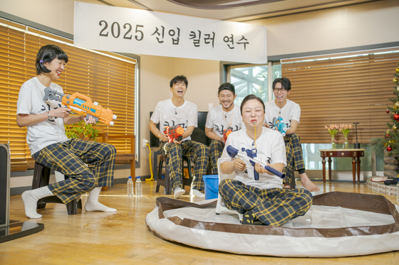 Still from Netflix variety show ″Screwballs″ [NETFLIX]