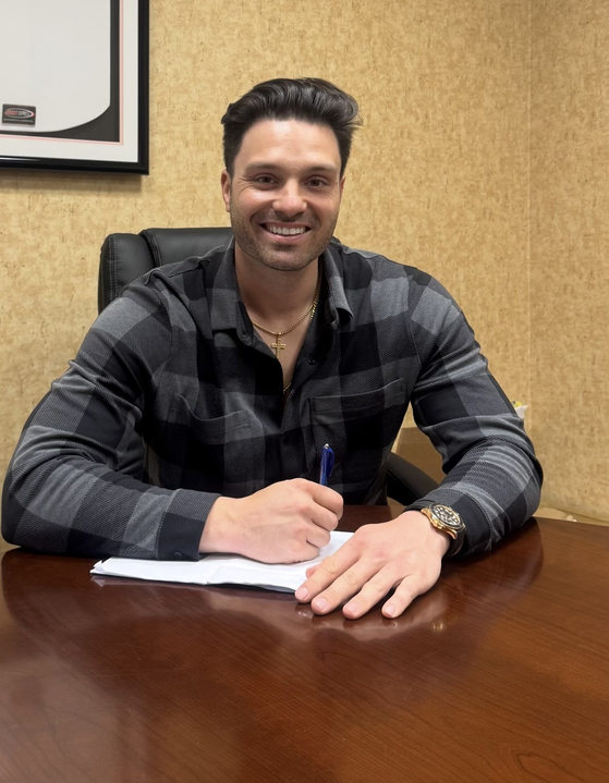 The SSG Landers' new signee Ryan McBroom [SSG LANDERS]