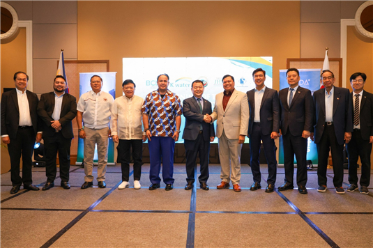 The Korea Water Resources Corporation (K-water) CEO Yun Seog-dae, sixth from left, poses for photos with officials from the Bases Conversion and Development Authority (BCDA), Poro Point Management Corporation (PPMC), the John Hay Management Corporation (JHMC) and the Provincial Government of Pampanga after signing a business agreement in Clark, the Philippines, on April 22. [K-WATER]